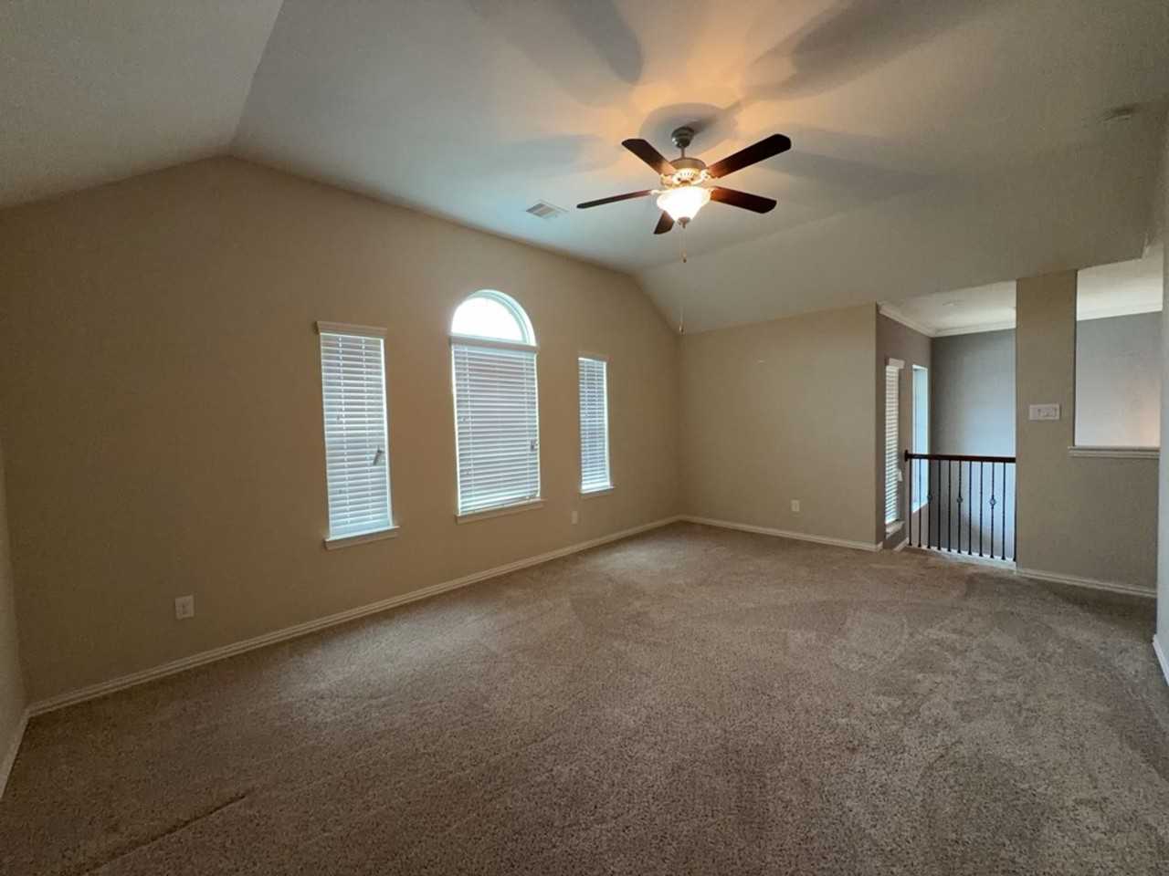 18107 Golden Falls Ln - Photo 5 of 33