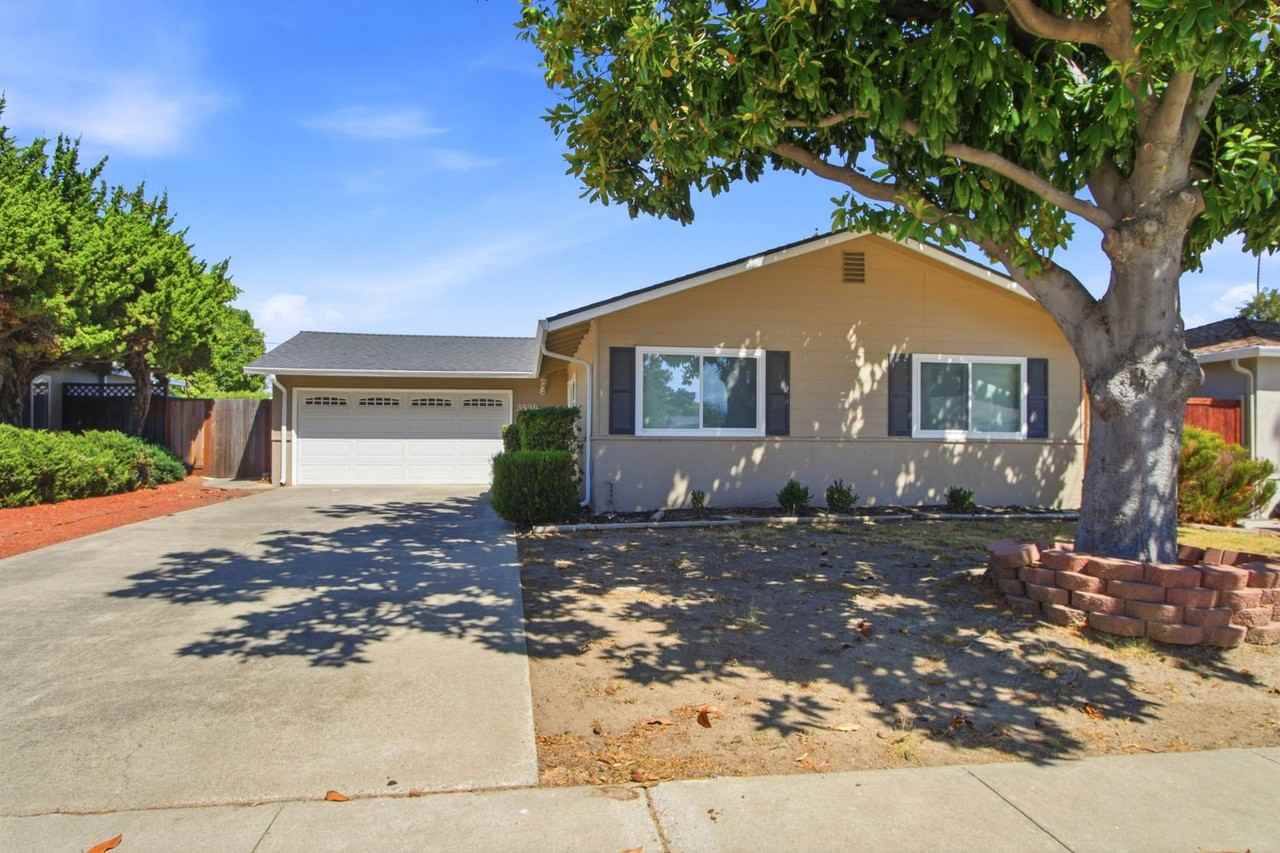 3529 Clinton Ave - Photo 2 of 33