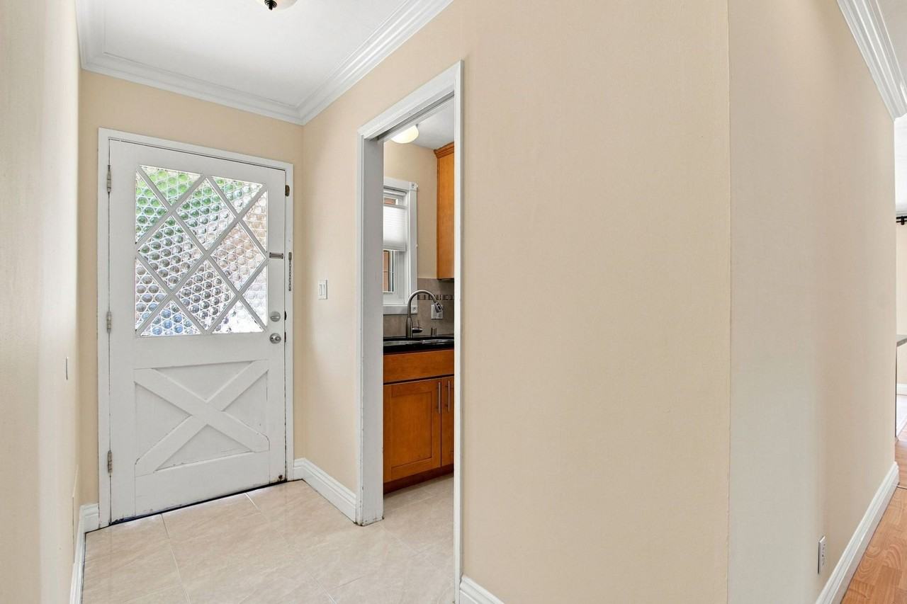3529 Clinton Ave - Photo 6 of 33