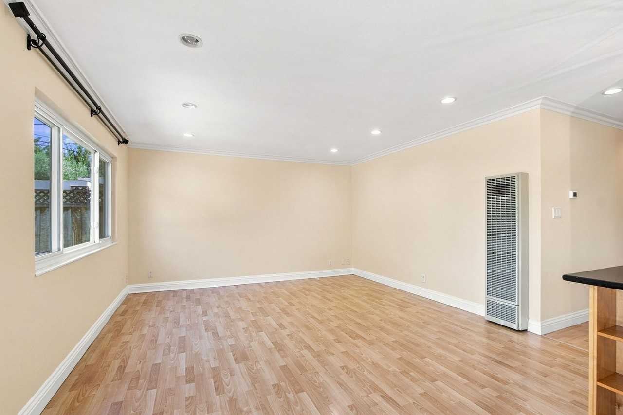 3529 Clinton Ave - Photo 7 of 33