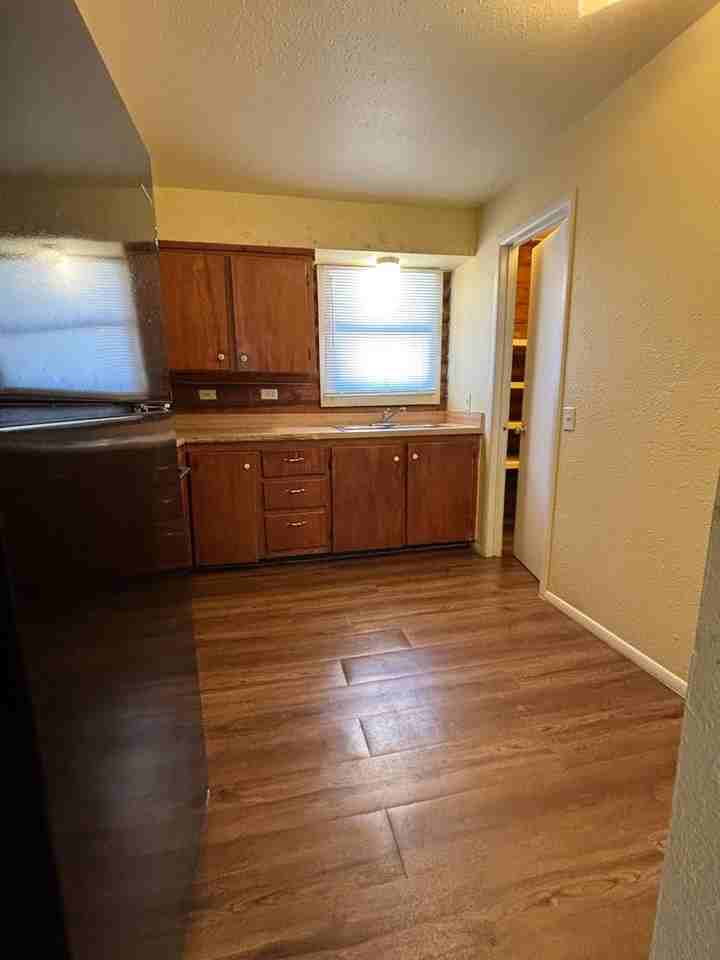 Bandera Log Cabin Apartments - Photo 3 of 35