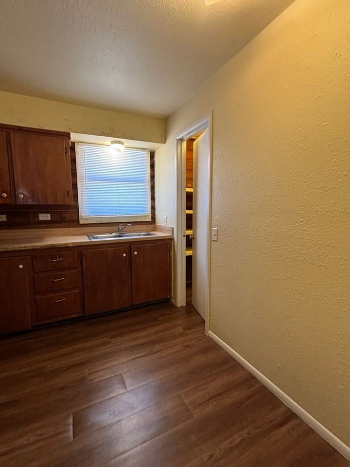 Bandera Log Cabin Apartments - Photo 6 of 35
