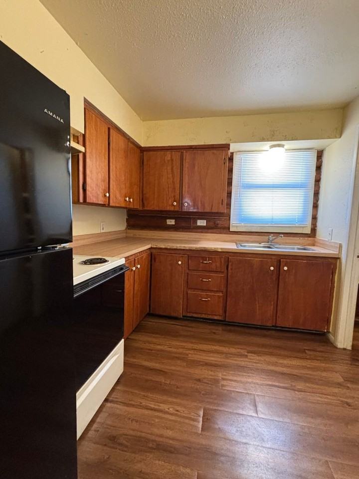 Bandera Log Cabin Apartments - Photo 7 of 35