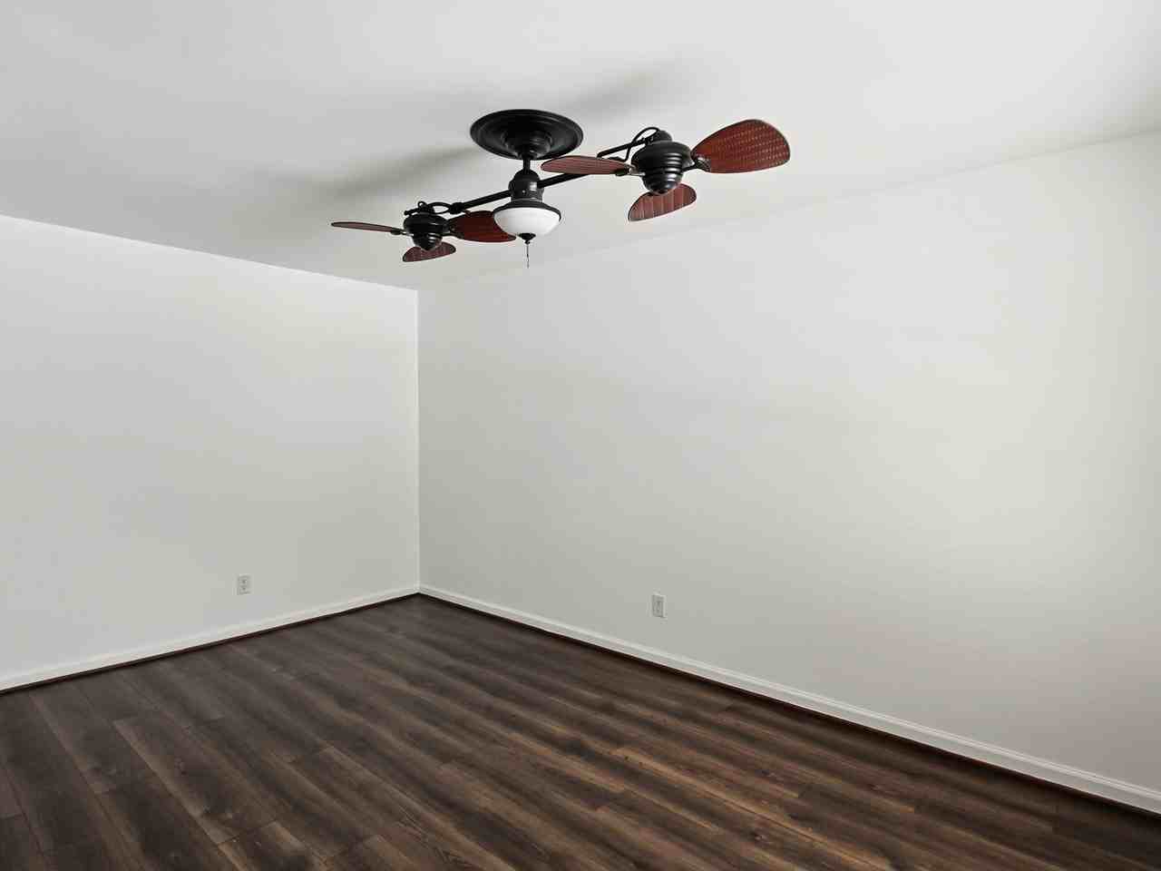 8922 Kempwood Dr - Photo 3 of 22