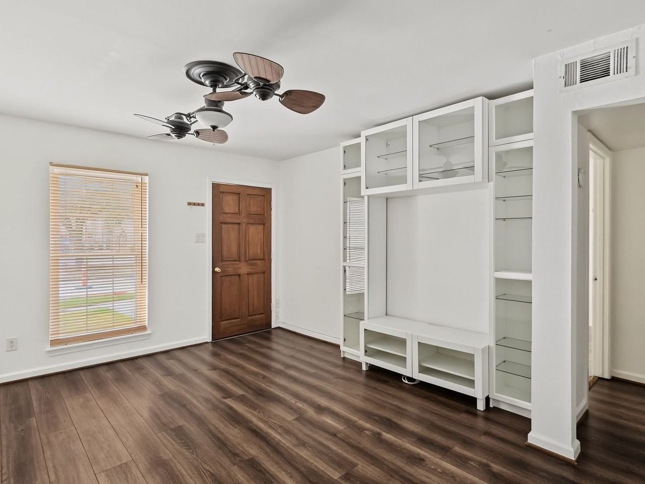 8922 Kempwood Dr - Photo 4 of 22
