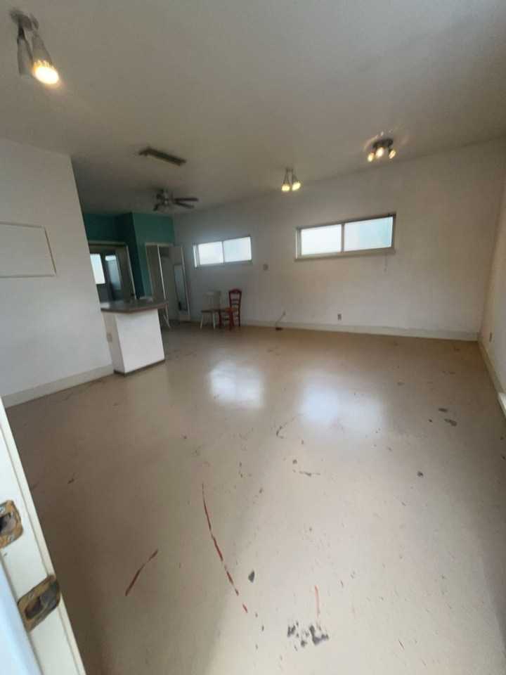 1313 Girard Blvd Se - Photo 2 of 9