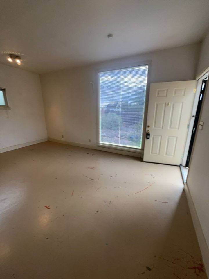 1313 Girard Blvd Se - Photo 5 of 9