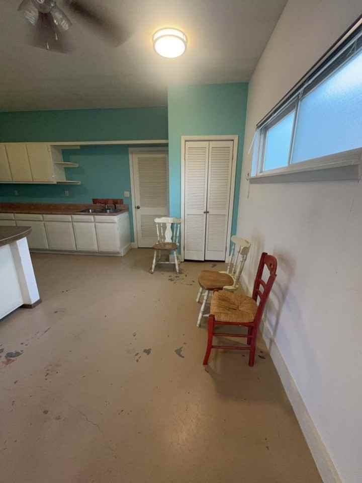 1313 Girard Blvd Se - Photo 7 of 9