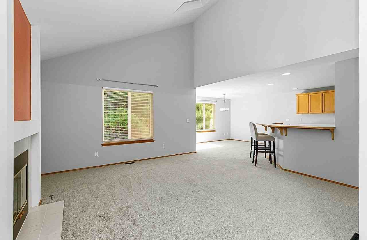 8222 1st St Se - Photo 2 of 11