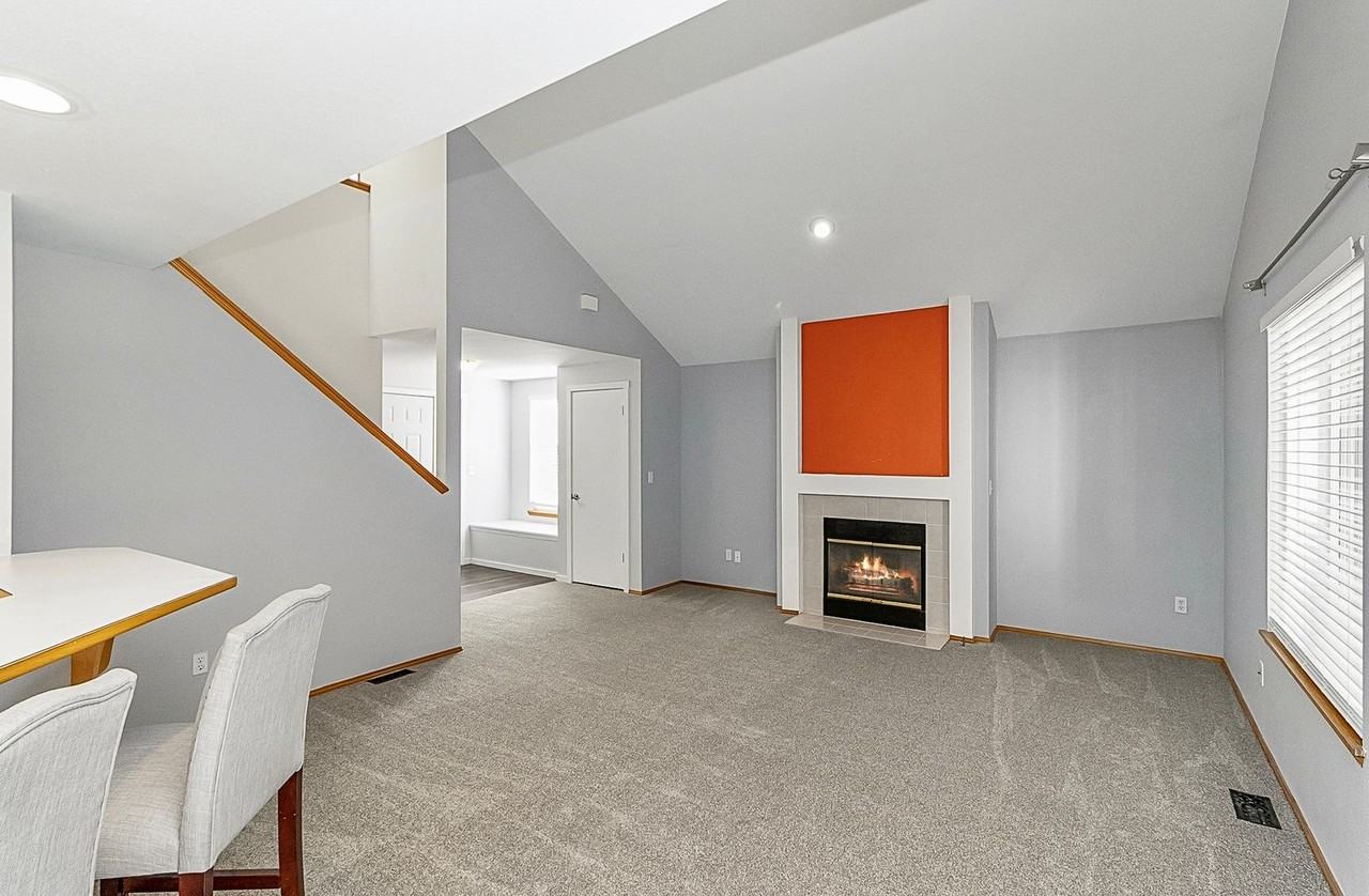 8222 1st St Se - Photo 3 of 11