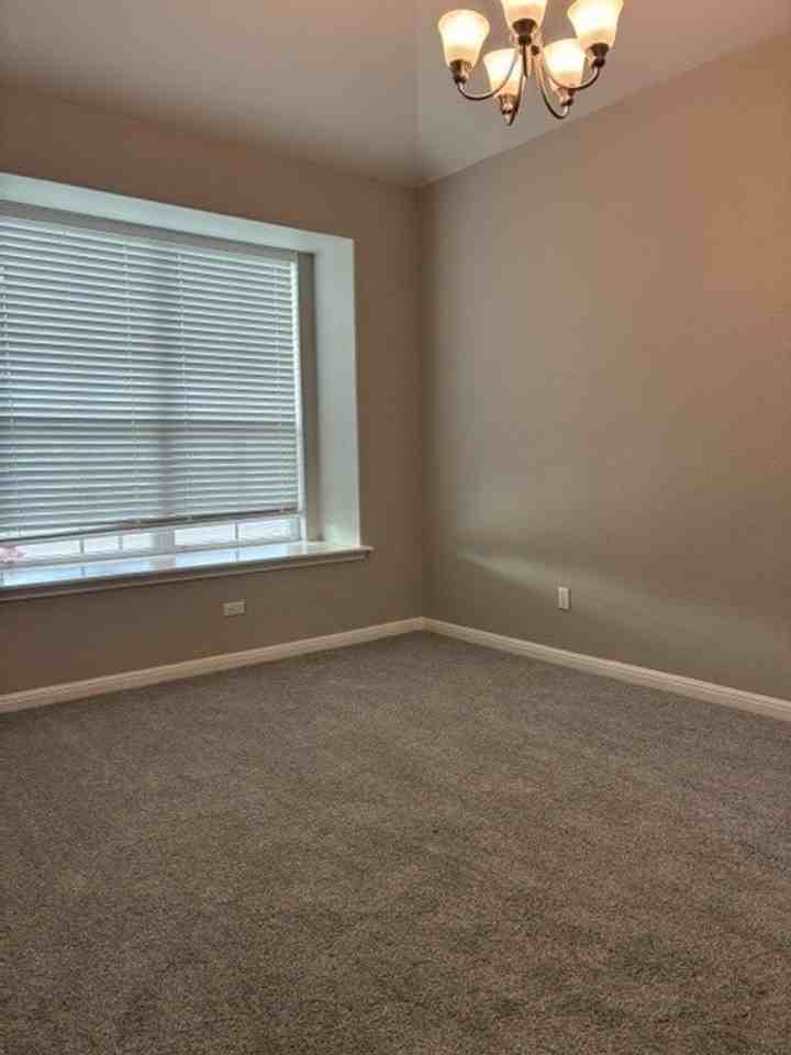 19013 Scoria Dr - Photo 4 of 30