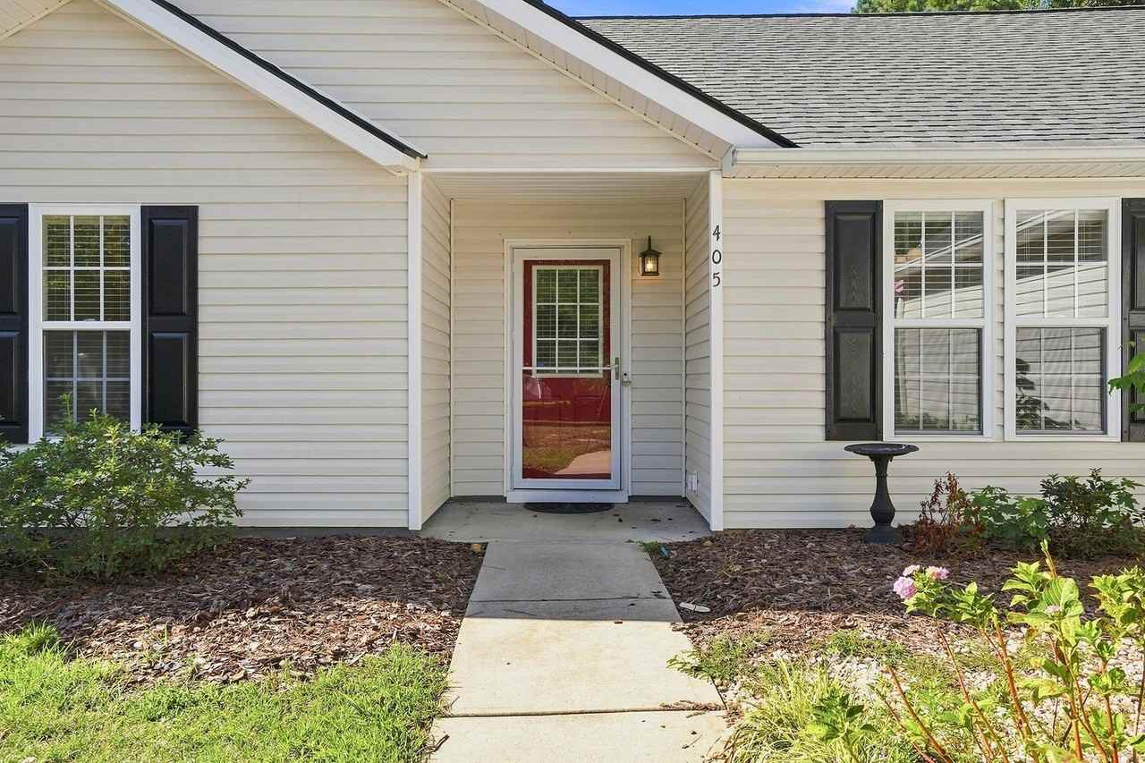 405 Onondaga Ct - Photo 3 of 30
