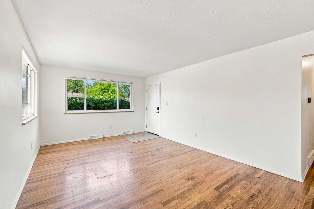 1610 S Allison St - Photo 4 of 20