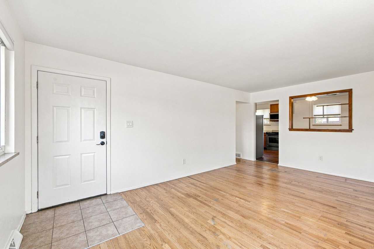 1610 S Allison St - Photo 5 of 20
