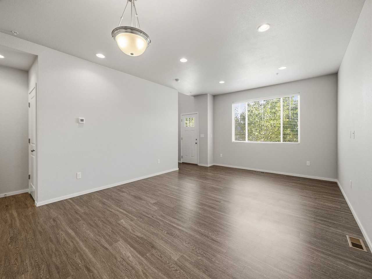 3502 Big Ben Dr #D - Photo 4 of 20