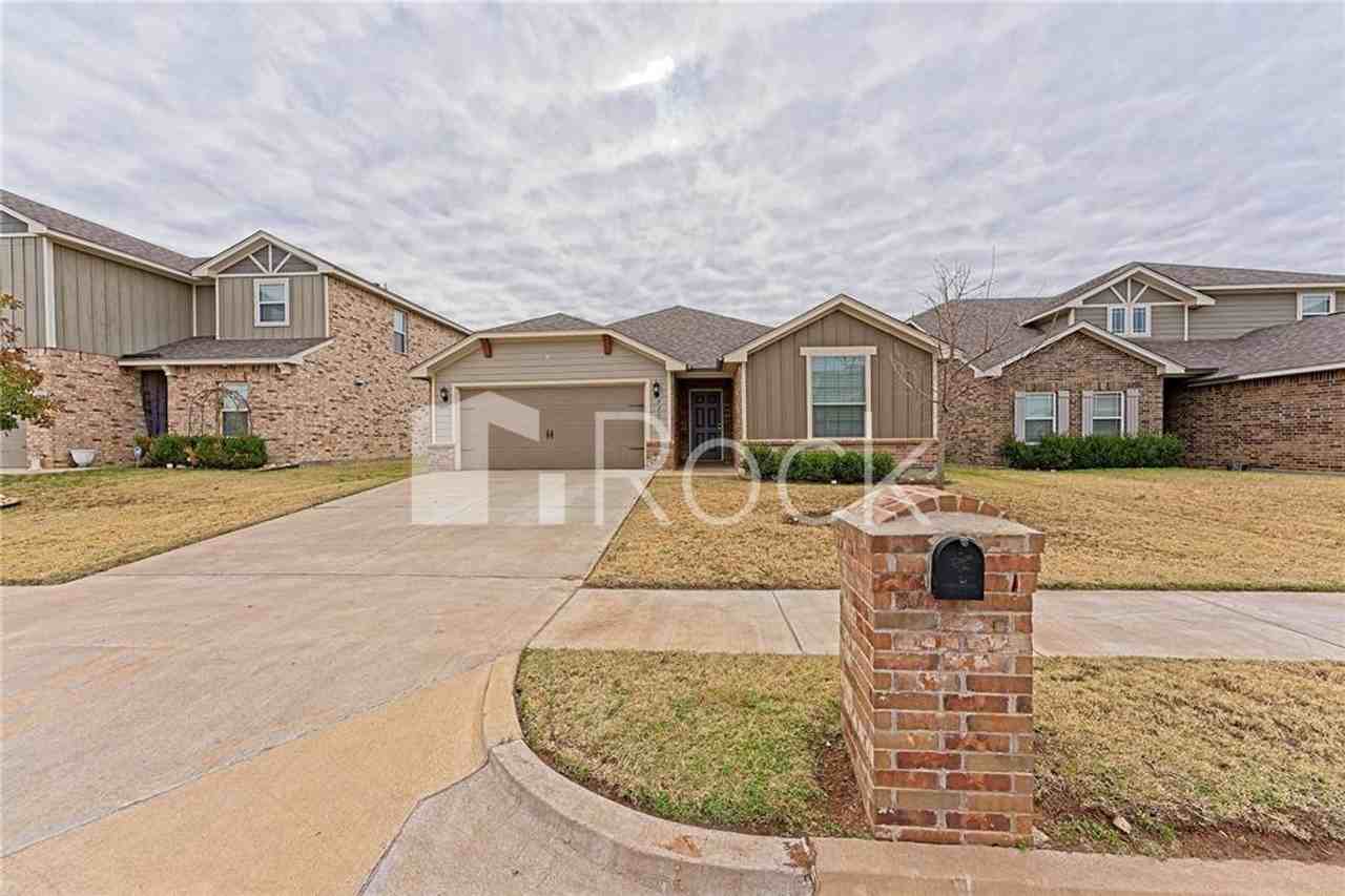 2301 Scarlet Ln - Photo 2 of 35