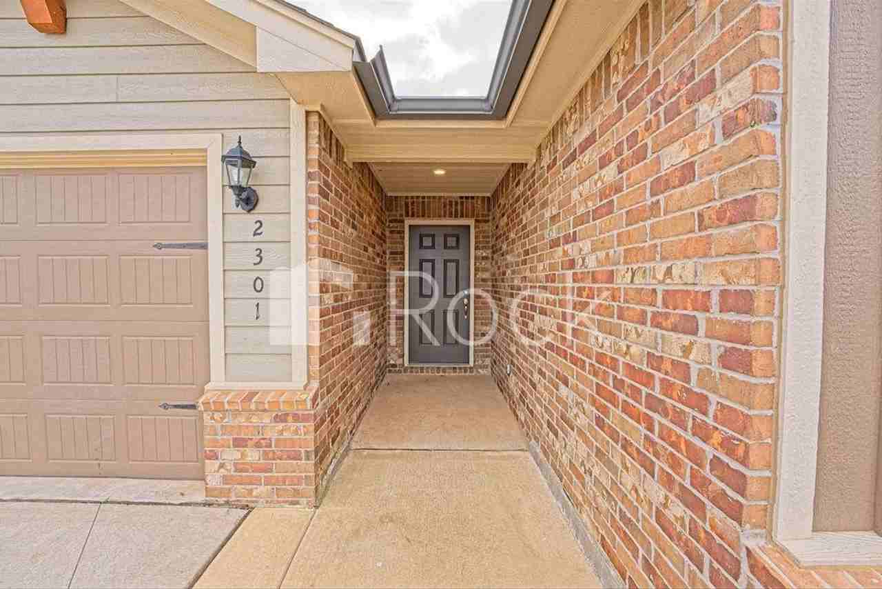 2301 Scarlet Ln - Photo 3 of 35