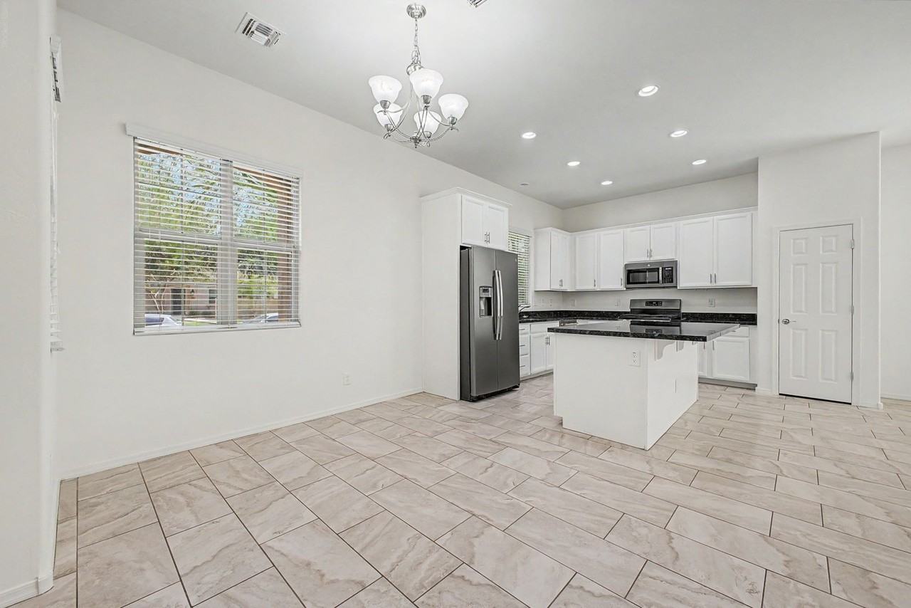 14962 W Virginia Ave - Photo 7 of 30