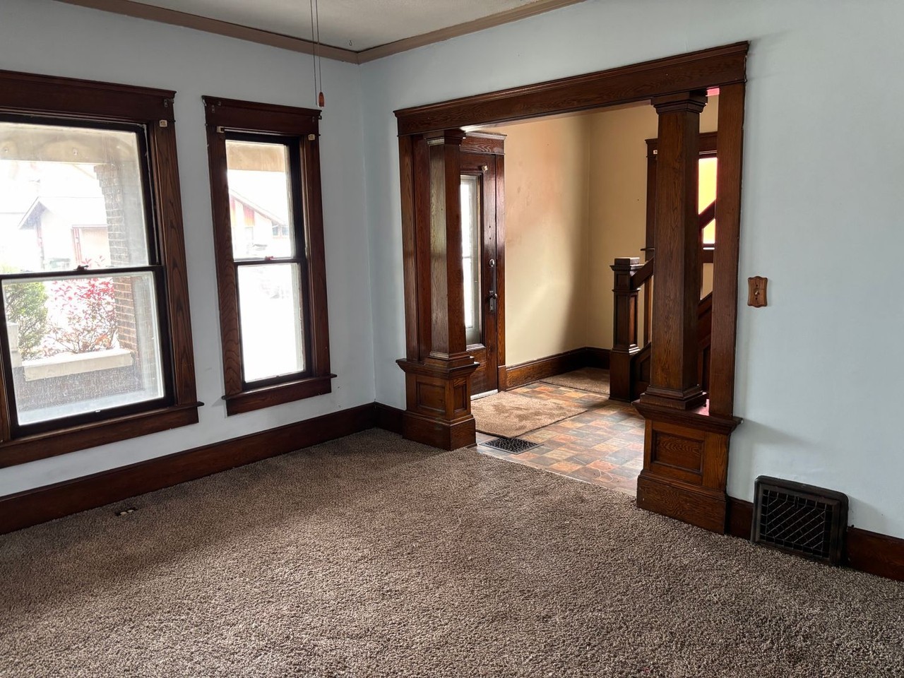 306 W 4th St - Photo 2 of 21