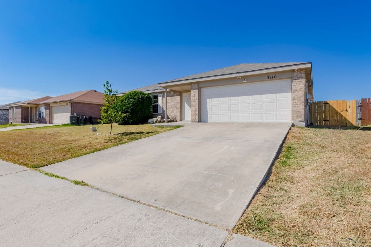 3110 Tom Lockett Dr - Photo 3 of 32