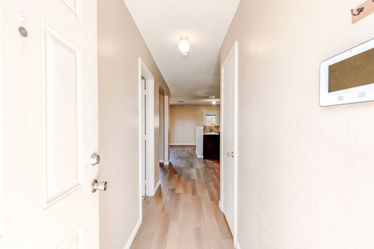 3110 Tom Lockett Dr - Photo 4 of 32