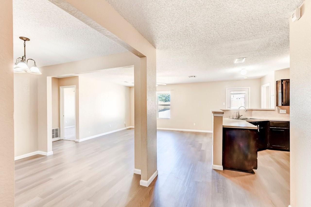 3110 Tom Lockett Dr - Photo 5 of 32