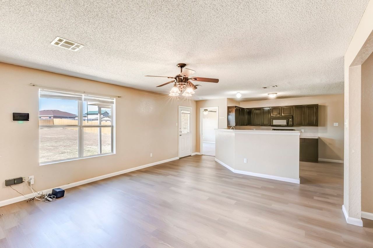 3110 Tom Lockett Dr - Photo 7 of 32
