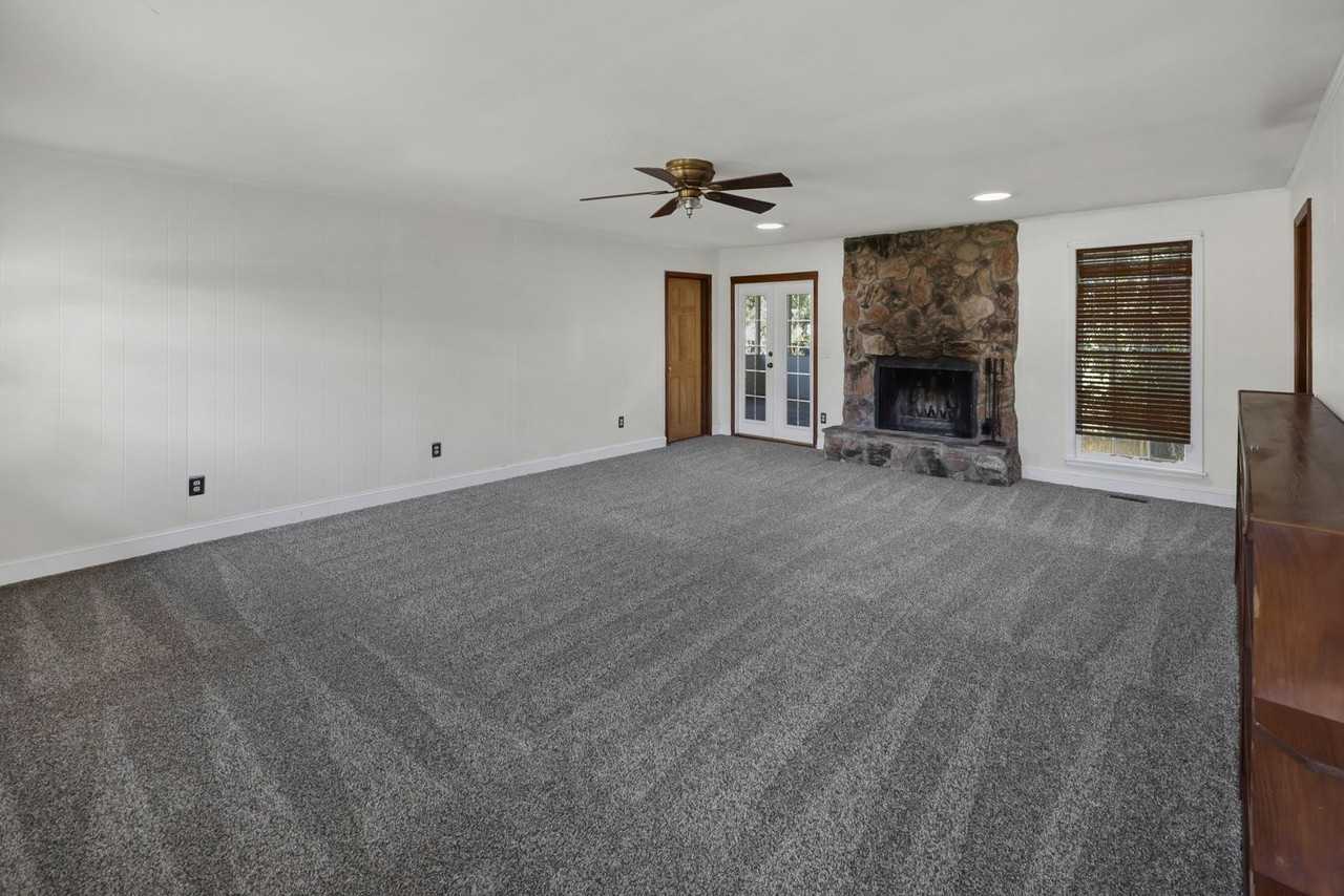 1405 Parkdale Dr - Photo 3 of 24
