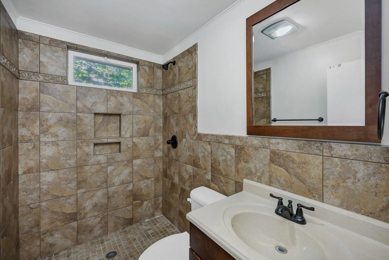 1405 Parkdale Dr - Photo 5 of 24
