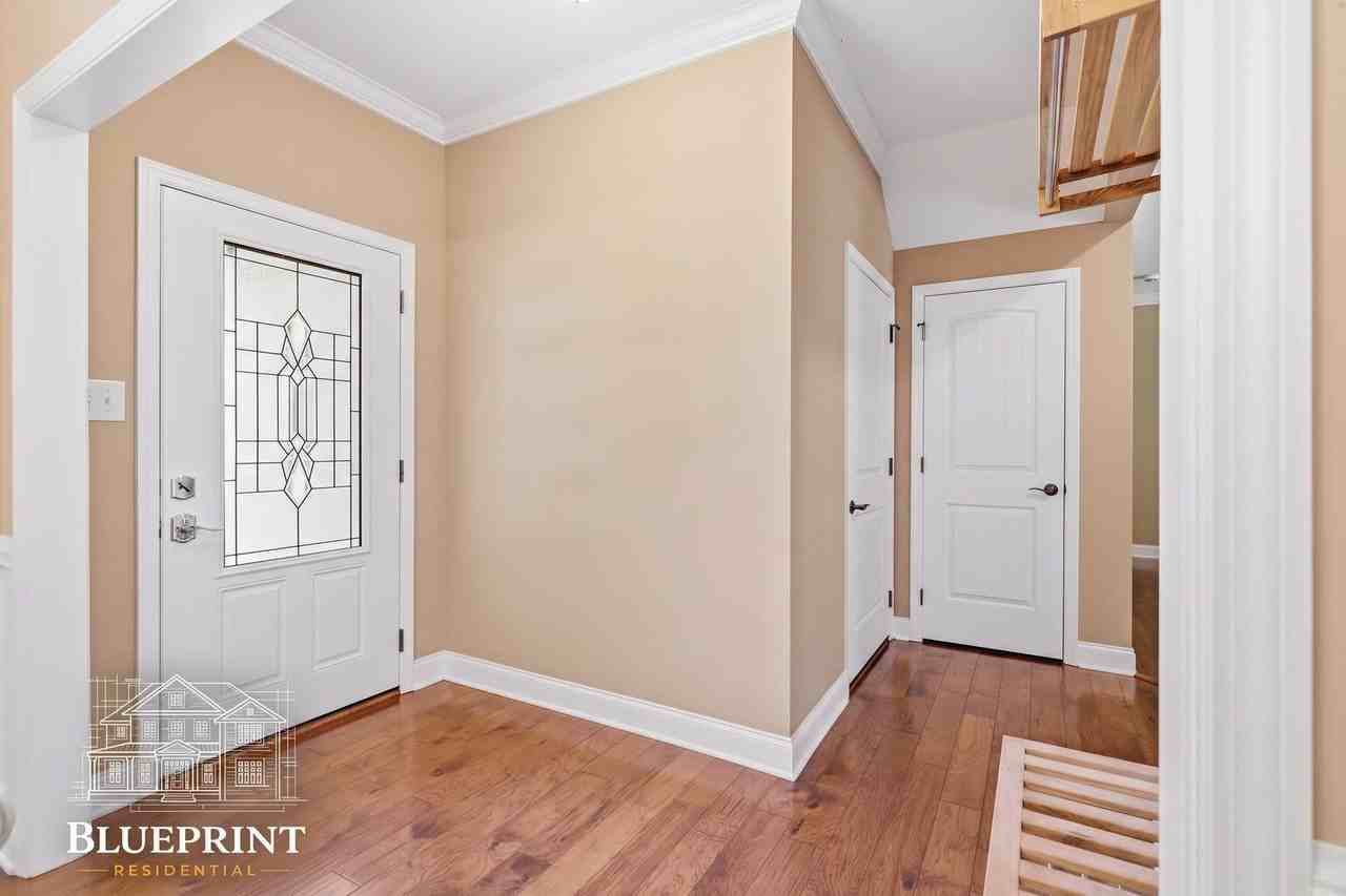 1327 Yarnell Station Blvd - Photo 6 of 32