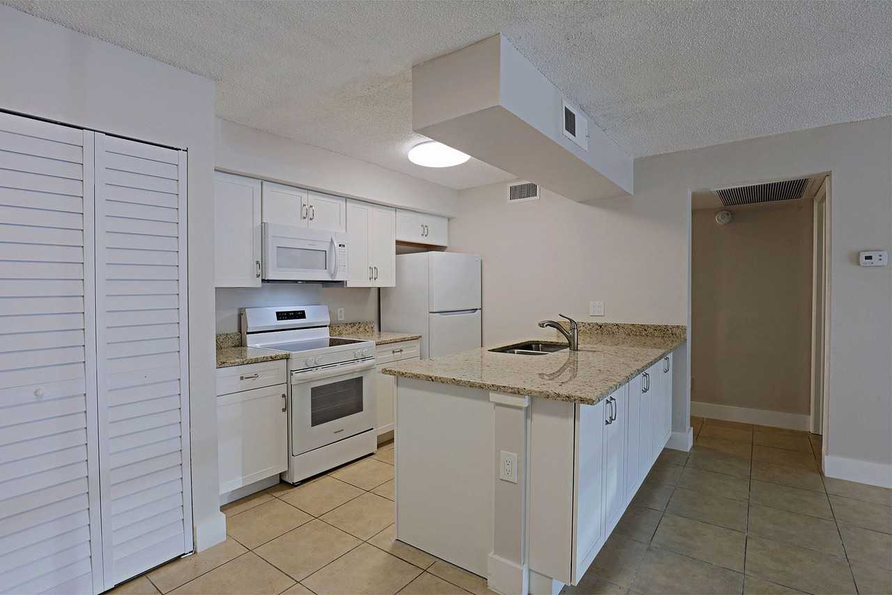 5323 Summerlin Rd #2307 - Photo 5 of 27