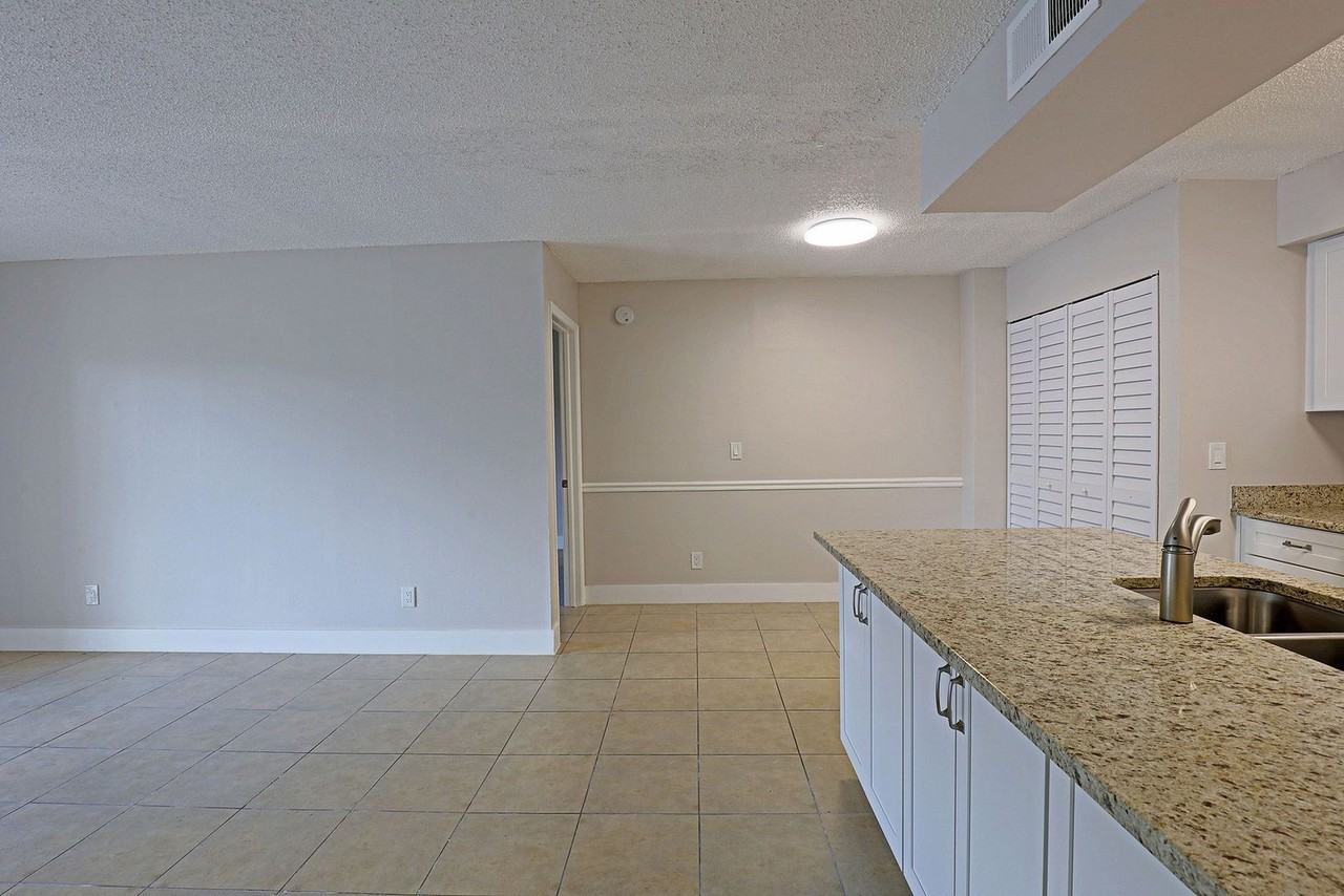 5323 Summerlin Rd #2307 - Photo 6 of 27