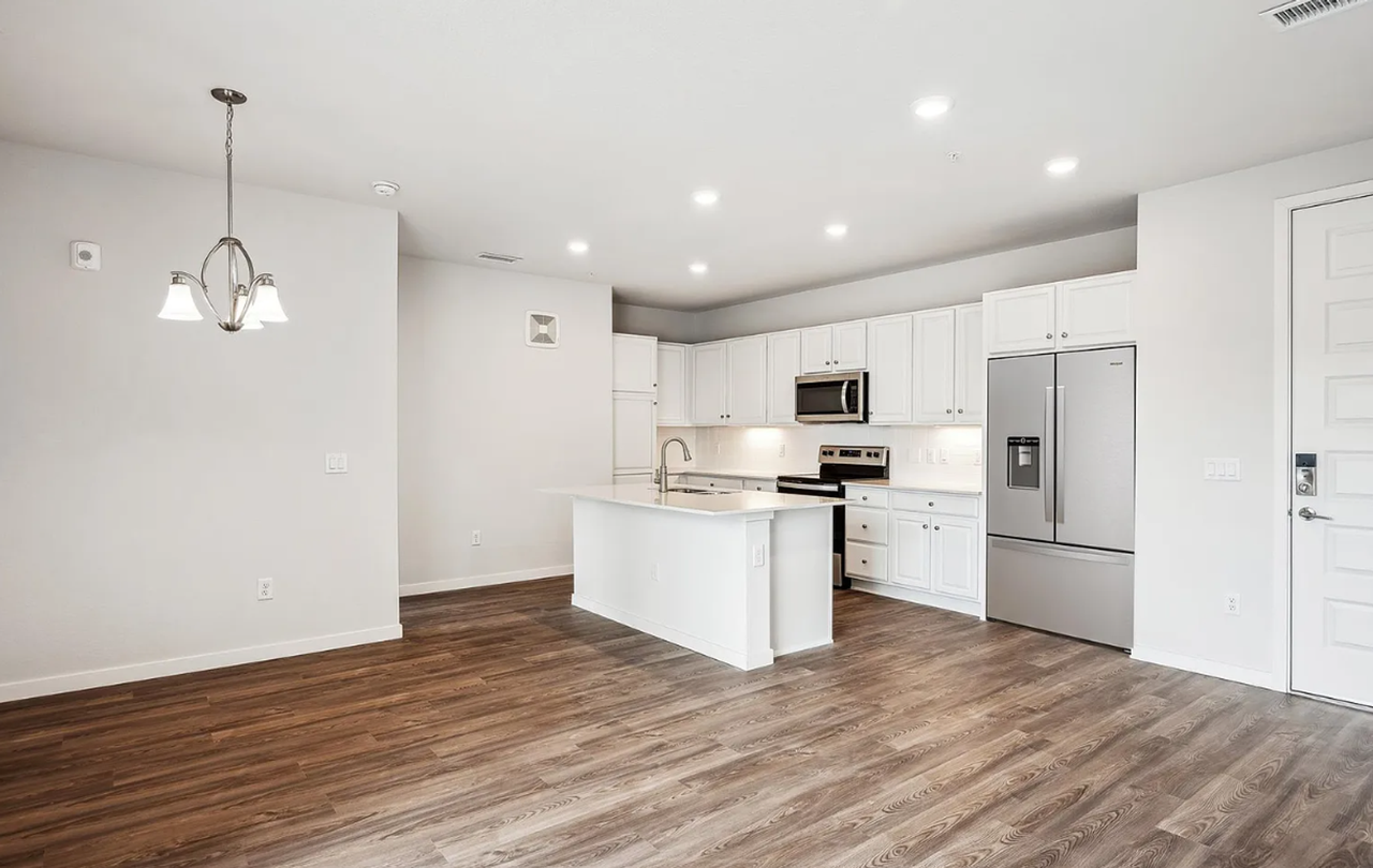 487 Interlocken Blvd - Photo 4 of 17