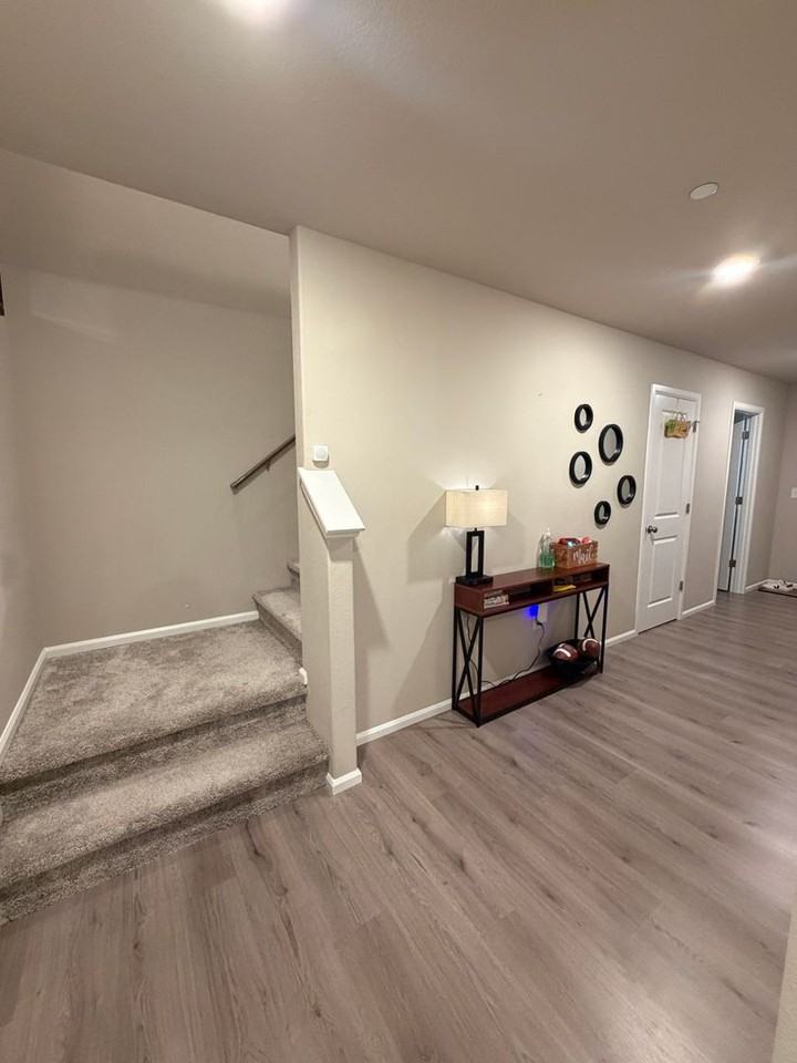 1110 Swan Loop - Photo 2 of 14