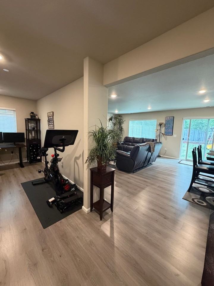 1110 Swan Loop - Photo 3 of 14