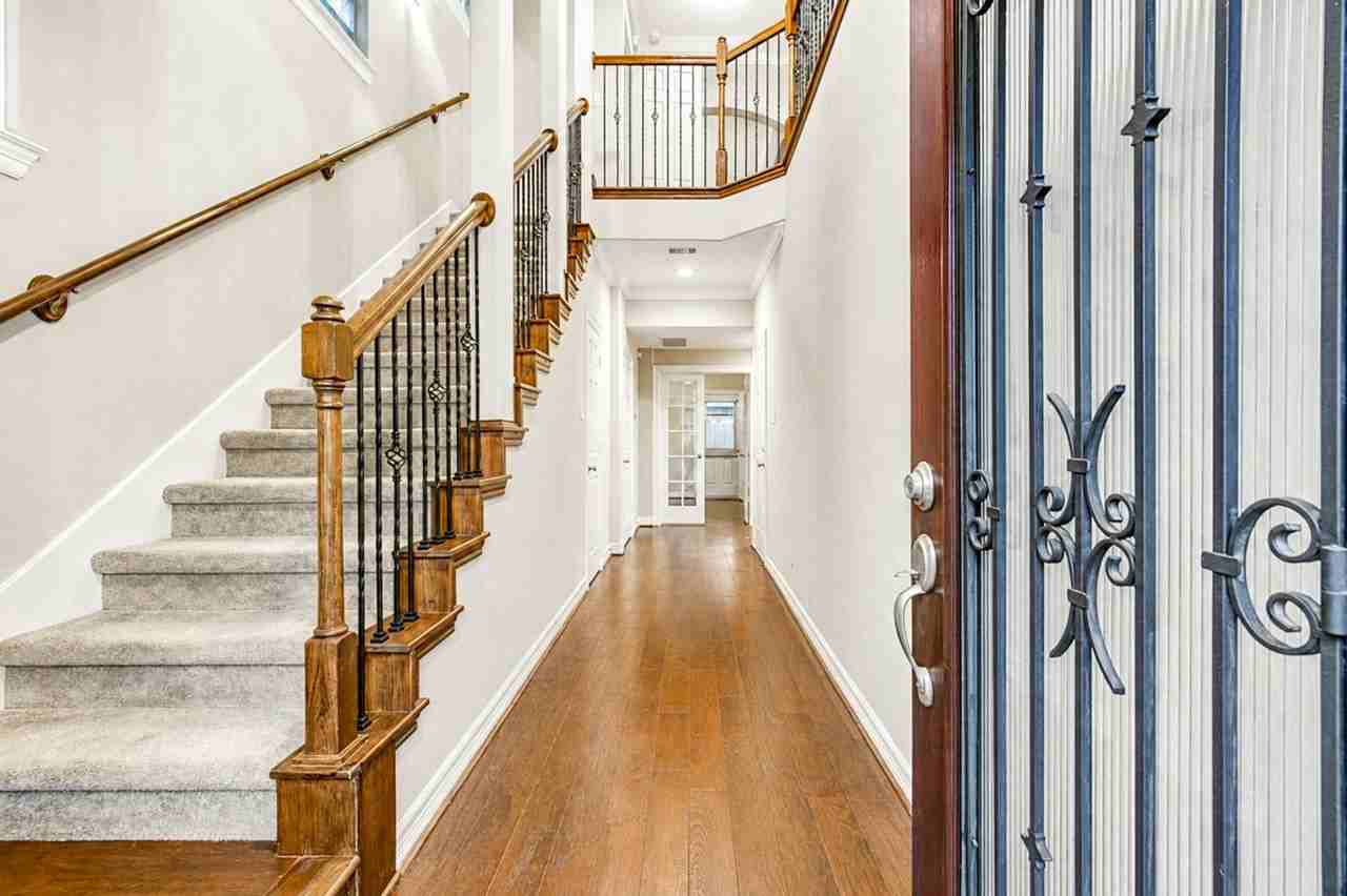 10604 Enclave Springs Ct - Photo 5 of 15