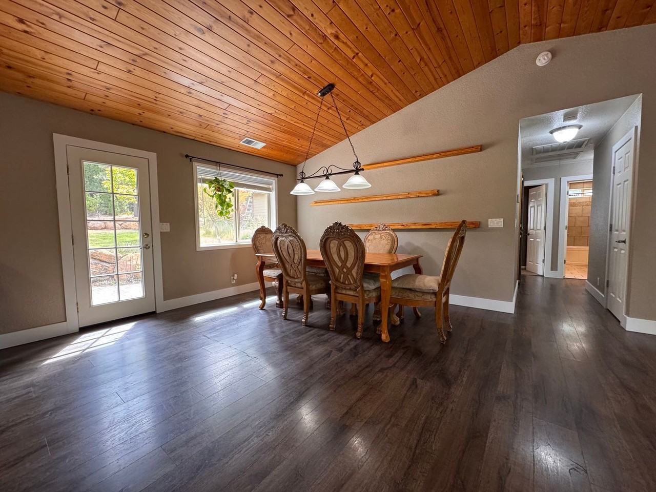 116 Riverbend Way - Photo 4 of 30