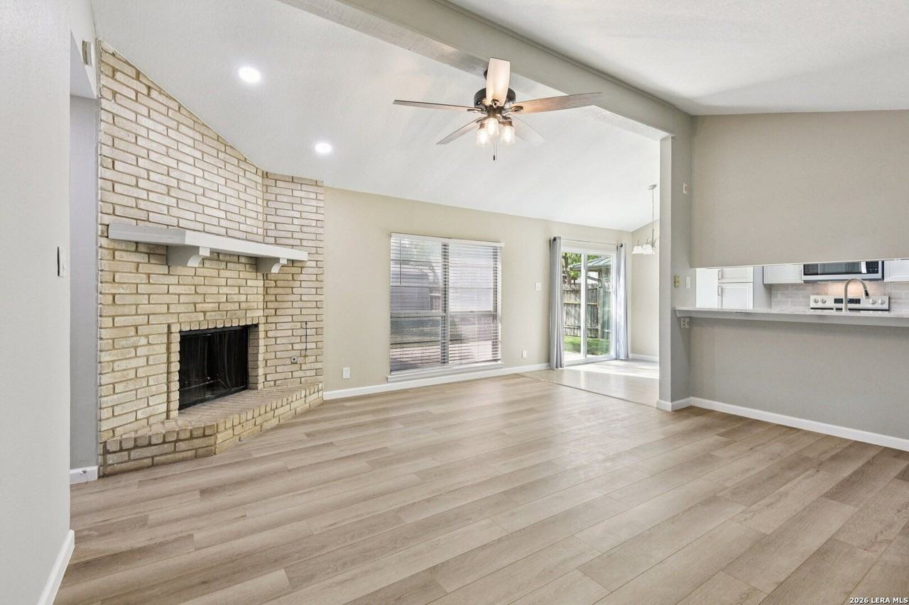 11815 Broadwood St - Photo 6 of 29