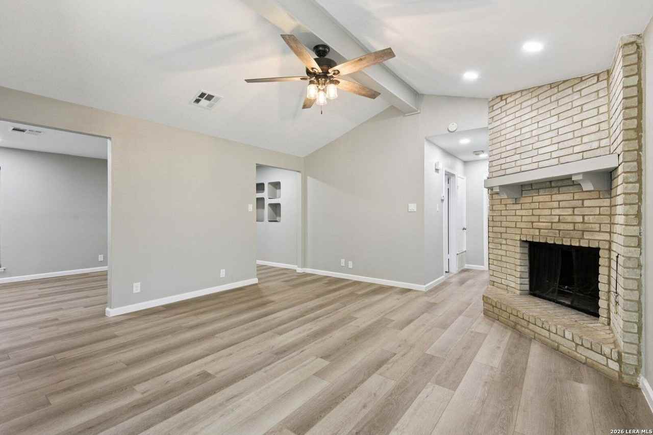11815 Broadwood St - Photo 7 of 29