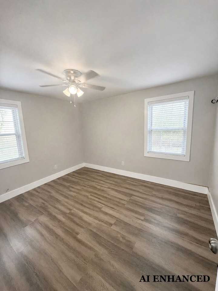 717 Poppy Ave - Photo 3 of 6