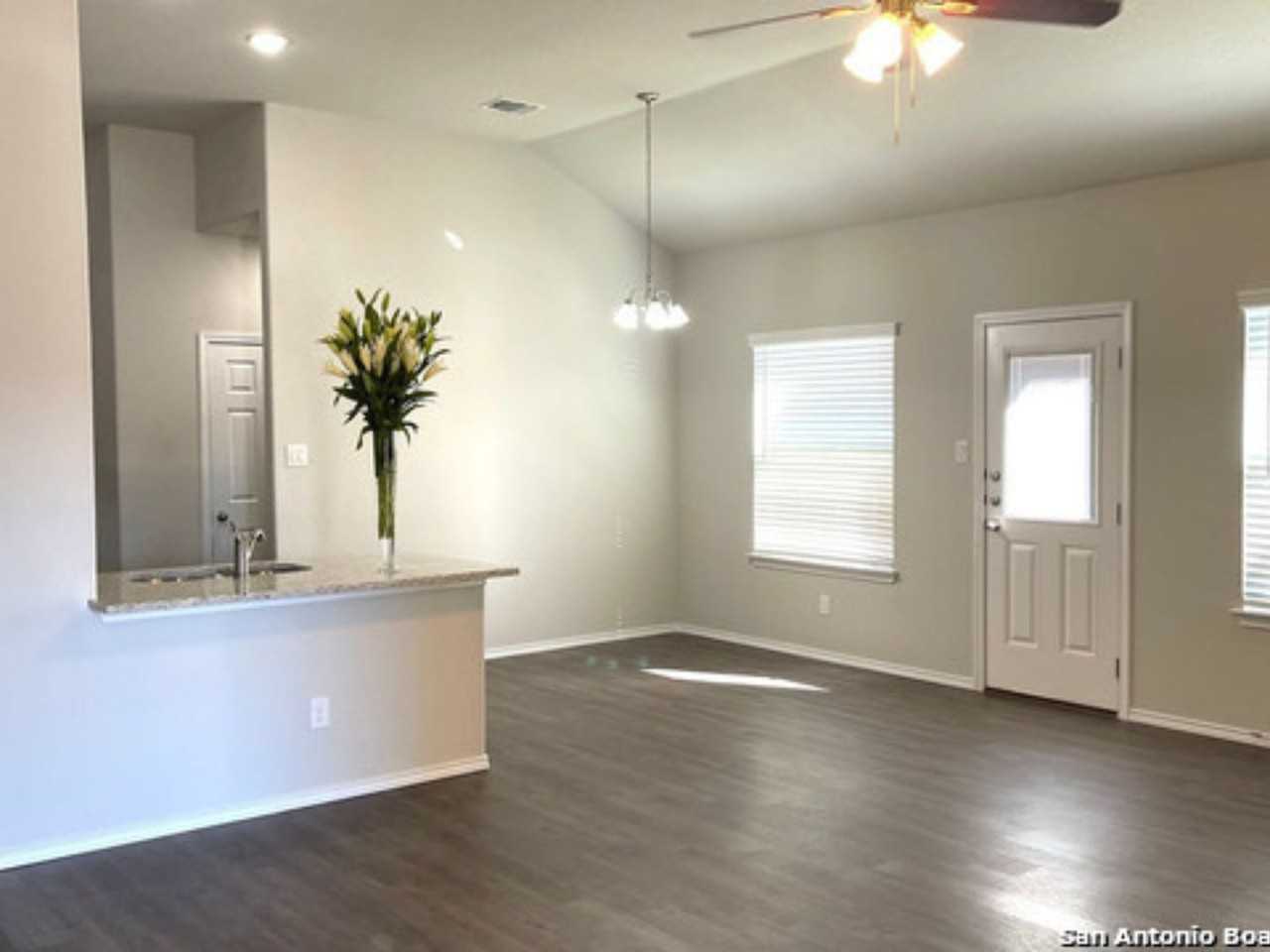 9931 Westover Blf - Photo 4 of 16