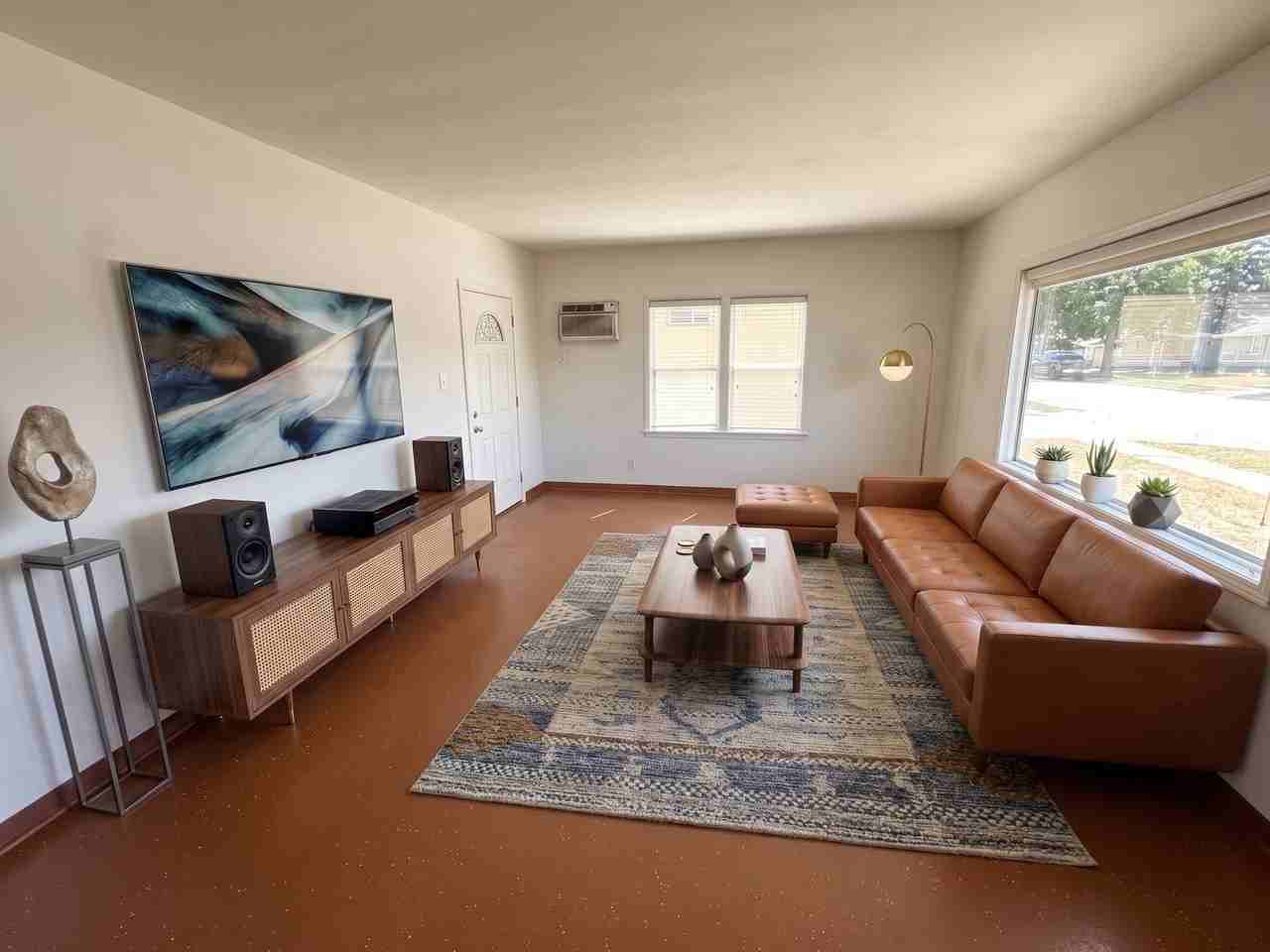 1822 Hillhurst Ave - Photo 2 of 20