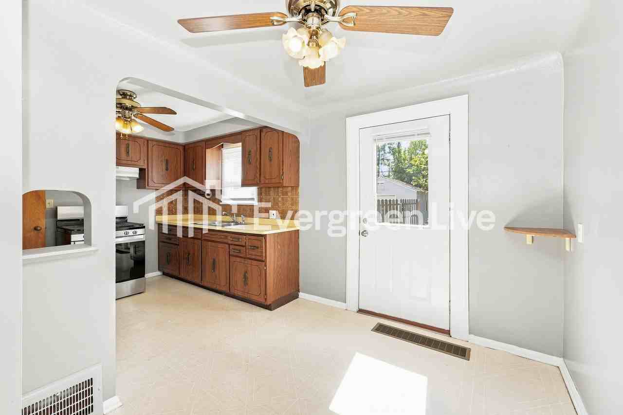 6017 Ackley Rd - Photo 4 of 15