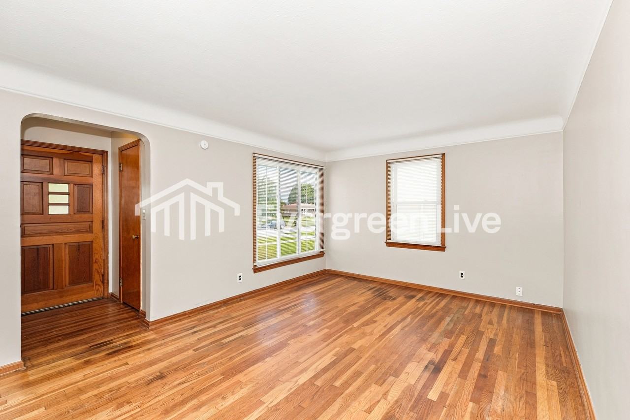 6017 Ackley Rd - Photo 5 of 15