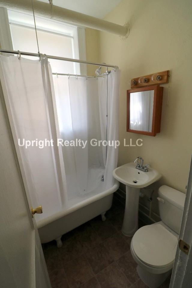 60 Woodstock Ave #2 - Photo 2 of 10