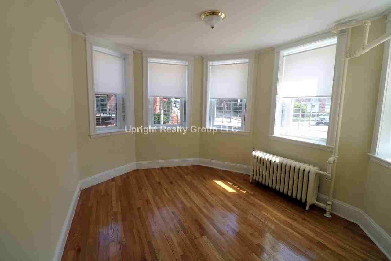60 Woodstock Ave #2 - Photo 3 of 10