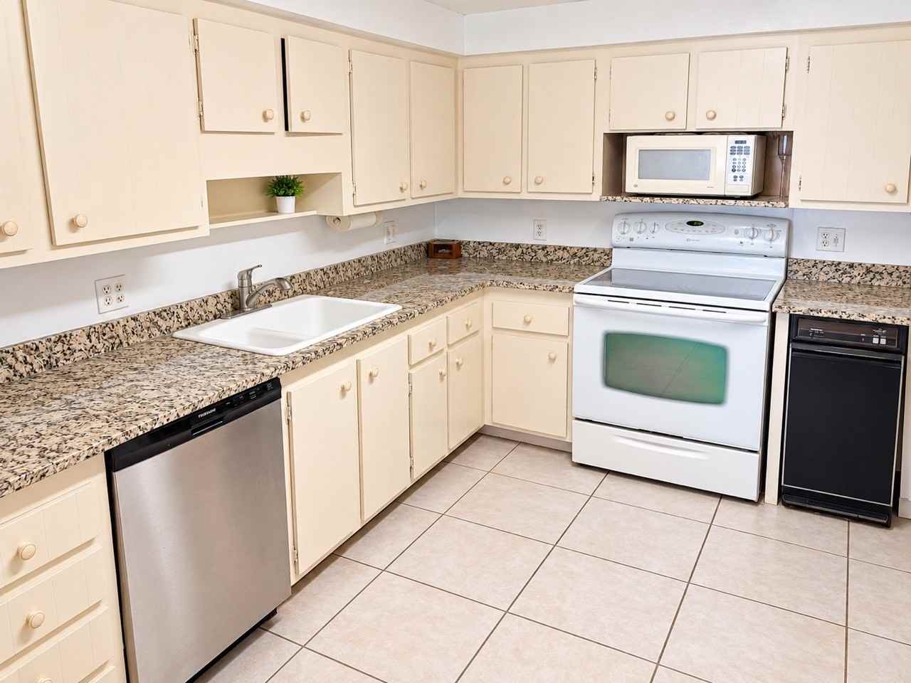 254 Cloverleaf Rd - Photo 6 of 20