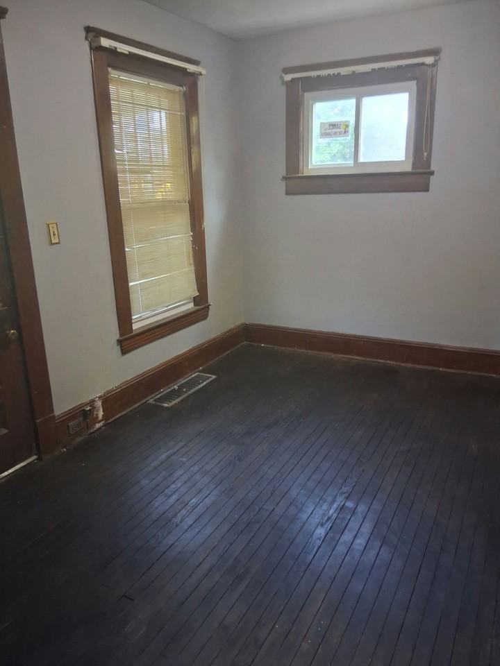 1340 E 93rd St - Photo 3 of 9