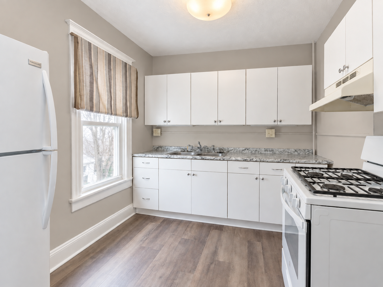 328 New York Ave - Photo 7 of 8