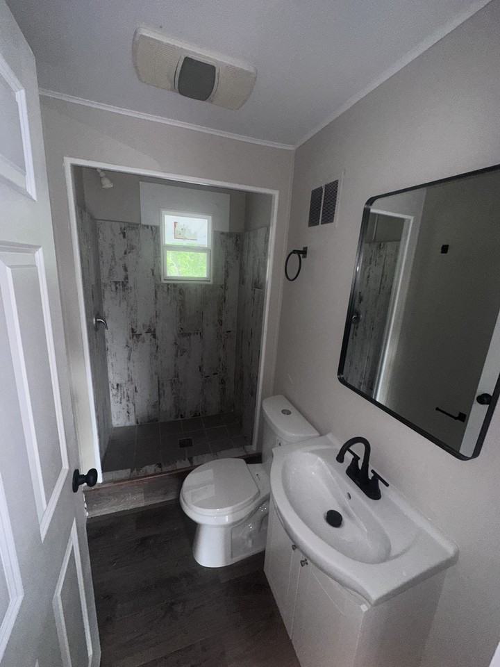1221 S Hoyt Ave #2 - Photo 2 of 5